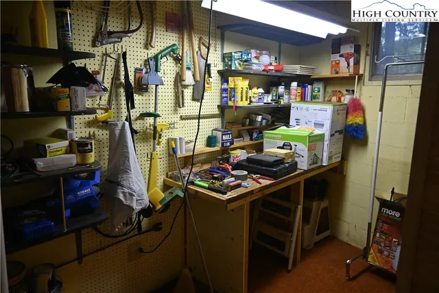 $320,000 | 112 Poplar Drive, Beech Mountain, NC 28604