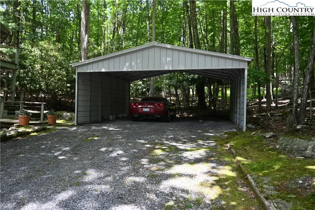 $320,000 | 112 Poplar Drive, Beech Mountain, NC 28604