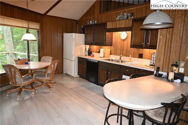 $320,000 | 112 Poplar Drive, Beech Mountain, NC 28604