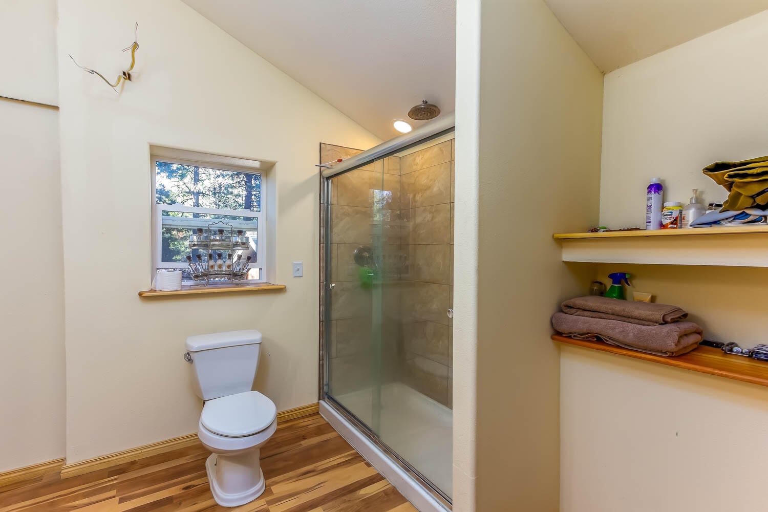 53345 Andrews Road La Pine, OR 97739 - Photo 34 of 42 RV Barn bathroom.