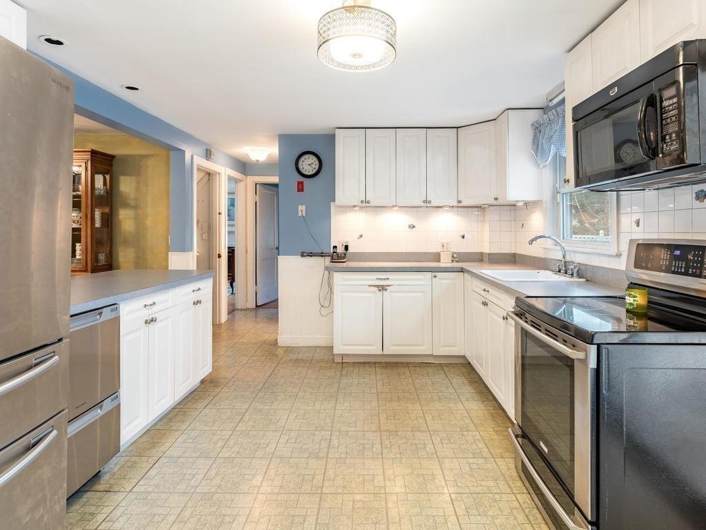 53 Wescroft Road Reading, MA 01867 - Photo 3 of 28 Gallery Image 3