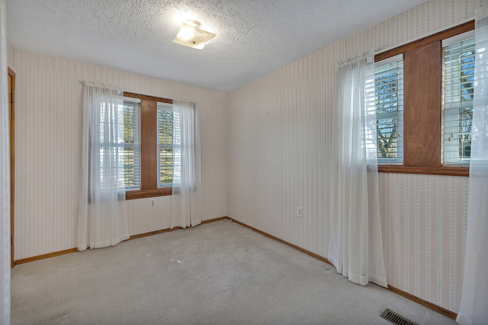 623 Highway 50 Centerville, TN 37033 - Photo 28 of 69 a view of an empty room with a window