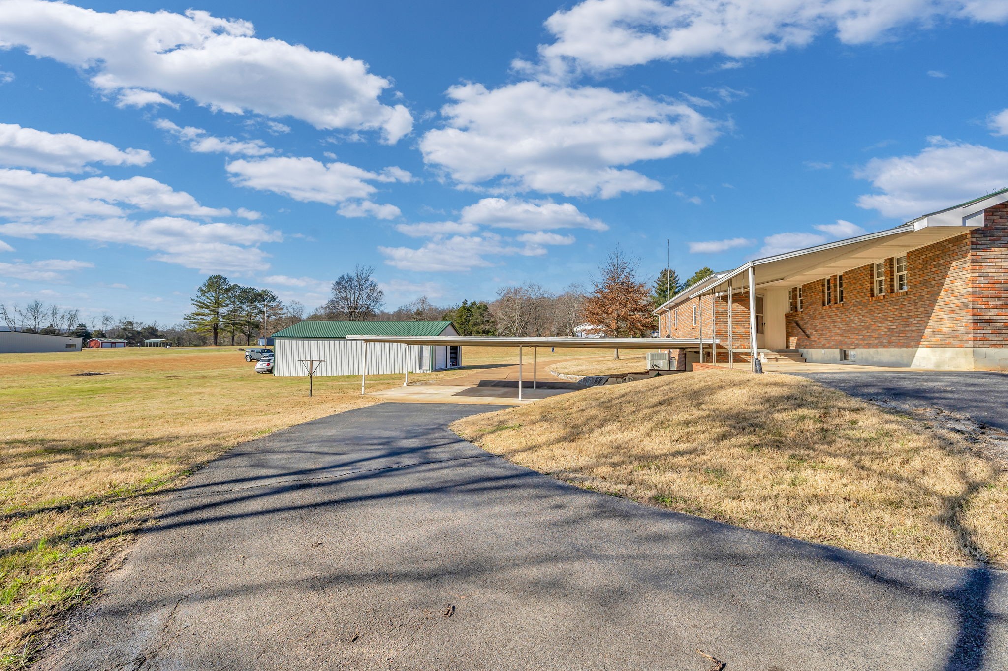 623 Highway 50 Centerville, TN 37033 - Photo 52 of 69 a view of an ocean with city