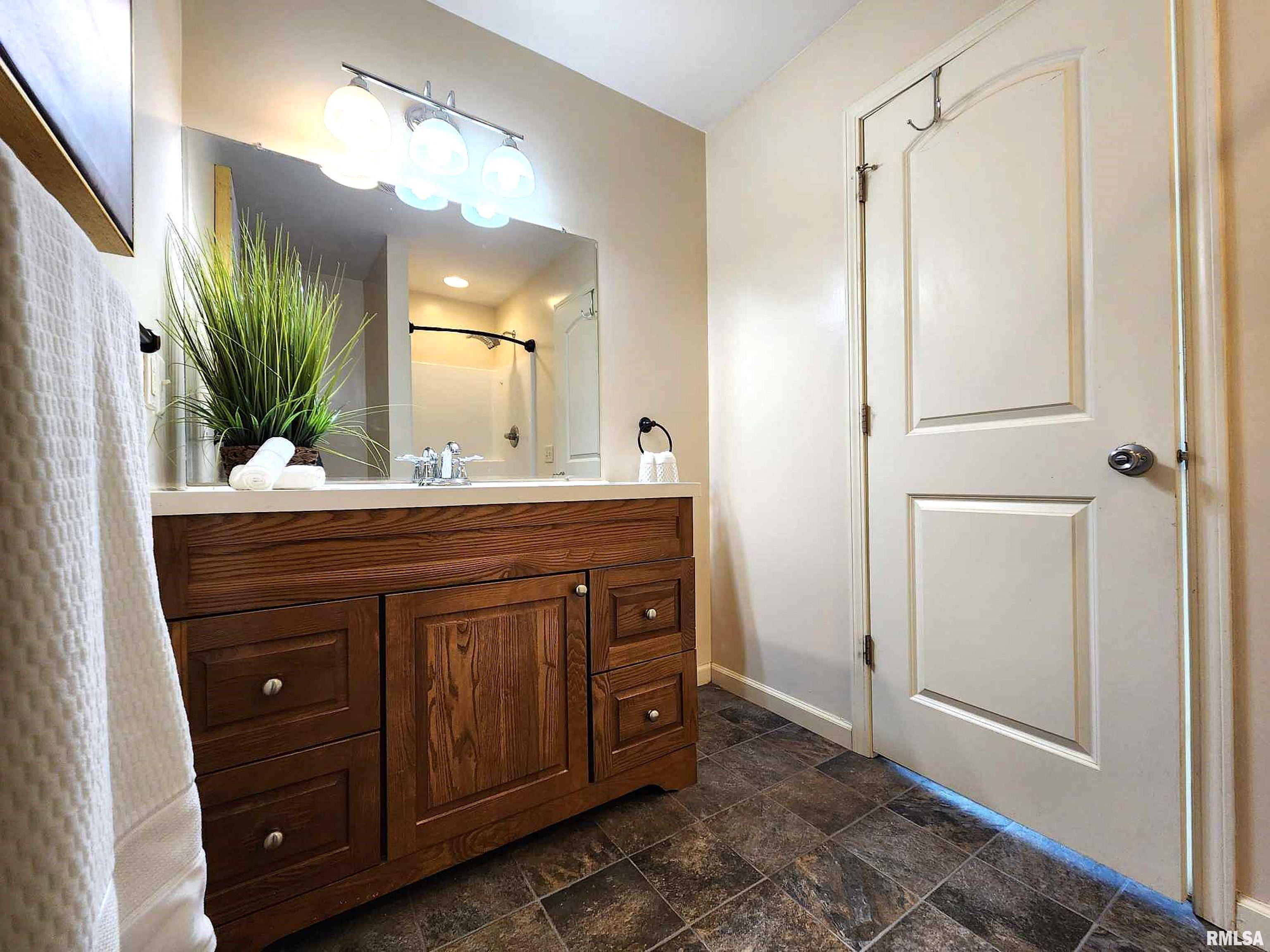 210 Bittersweet Street Payson, IL 62360 - Photo 13 of 33