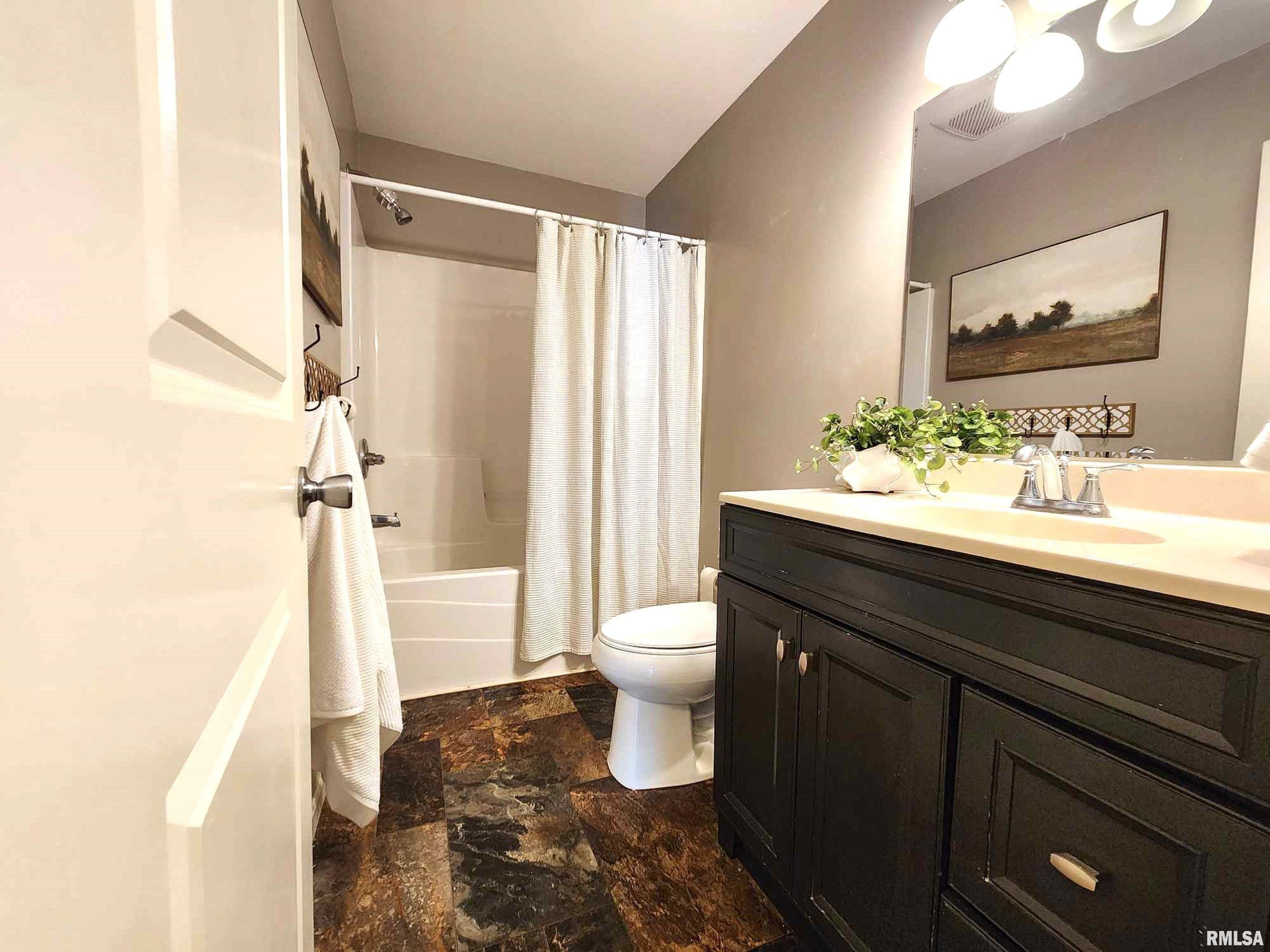 210 Bittersweet Street Payson, IL 62360 - Photo 16 of 33