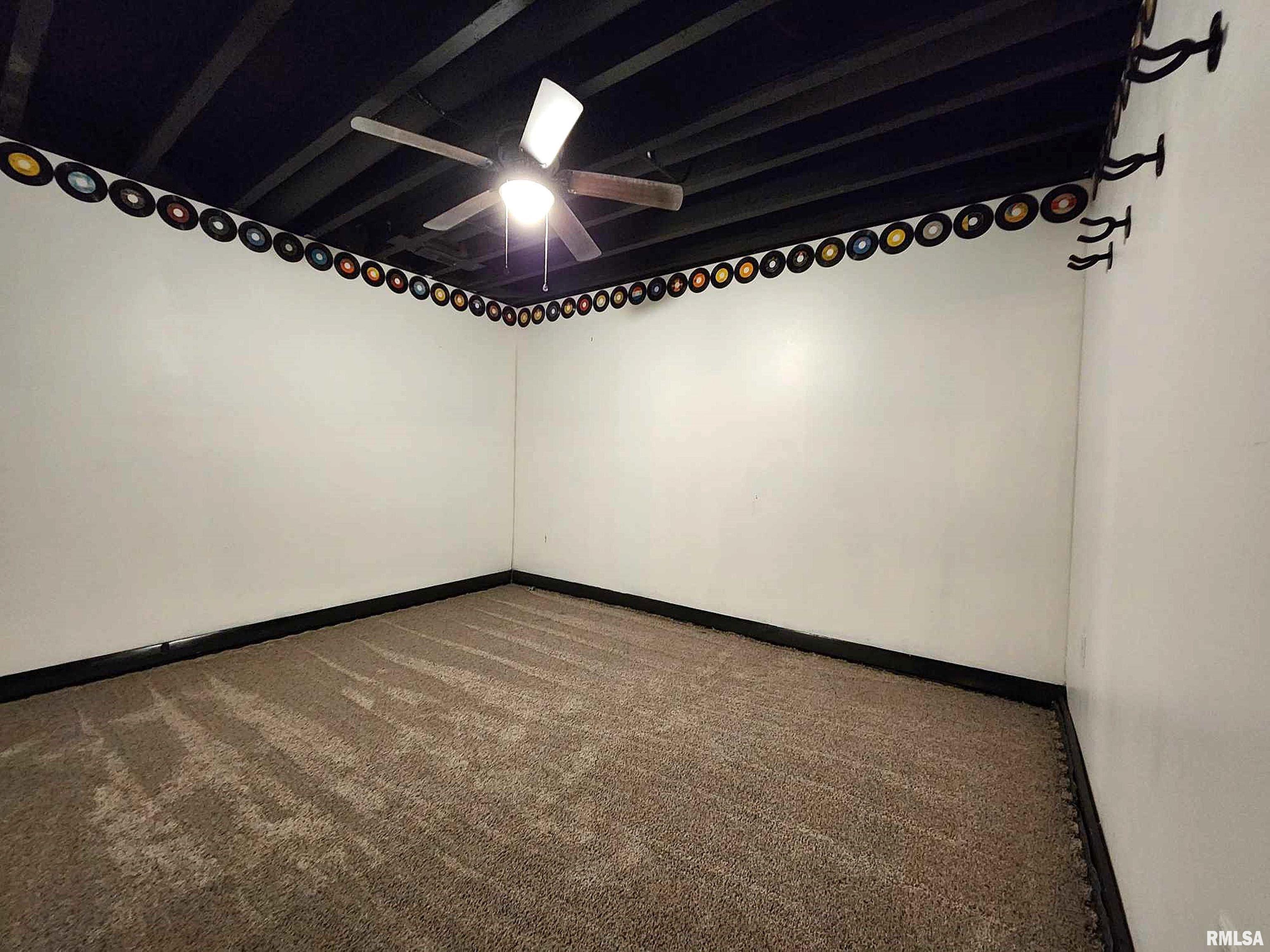 210 Bittersweet Street Payson, IL 62360 - Photo 25 of 33