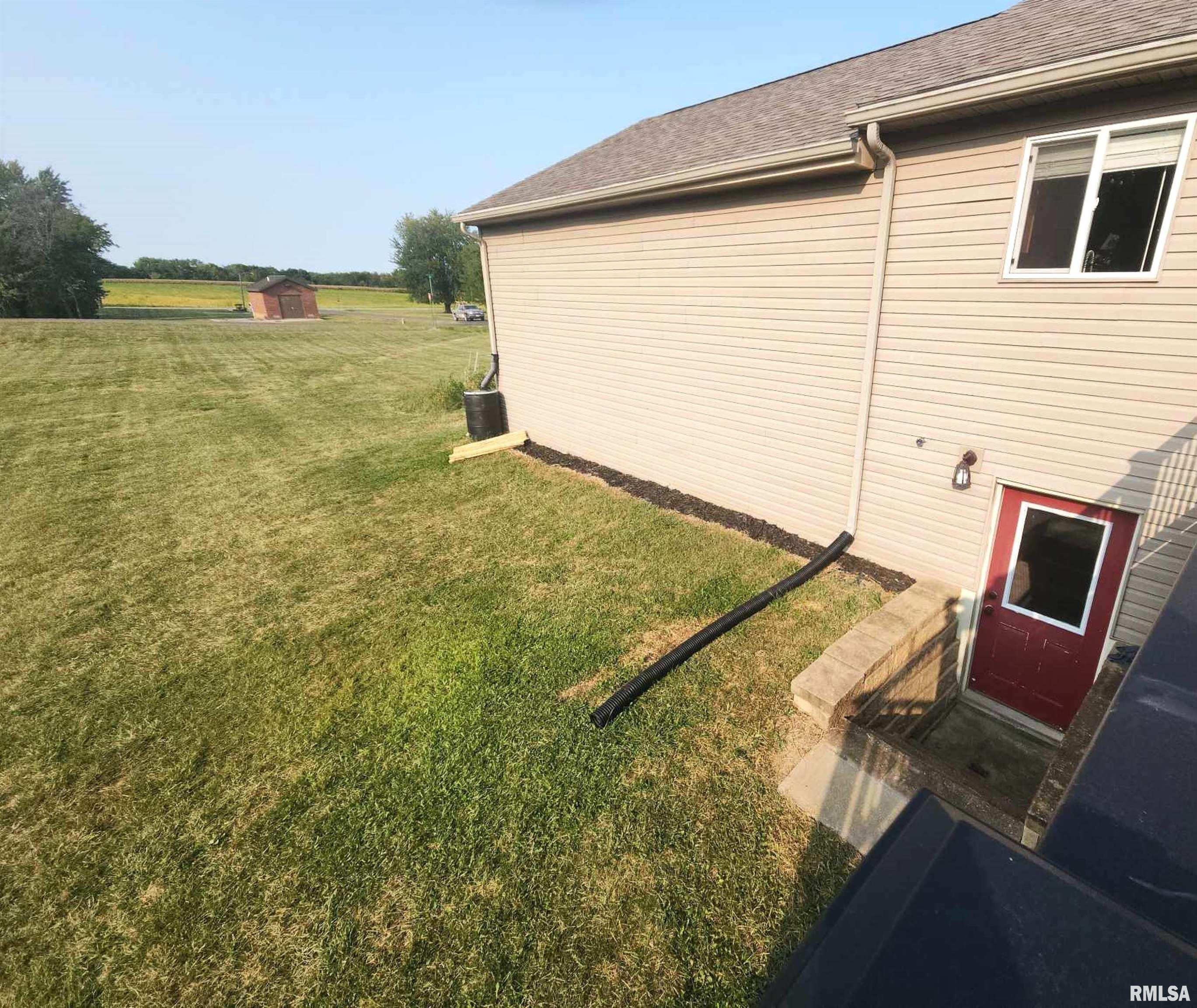 210 Bittersweet Street Payson, IL 62360 - Photo 28 of 33