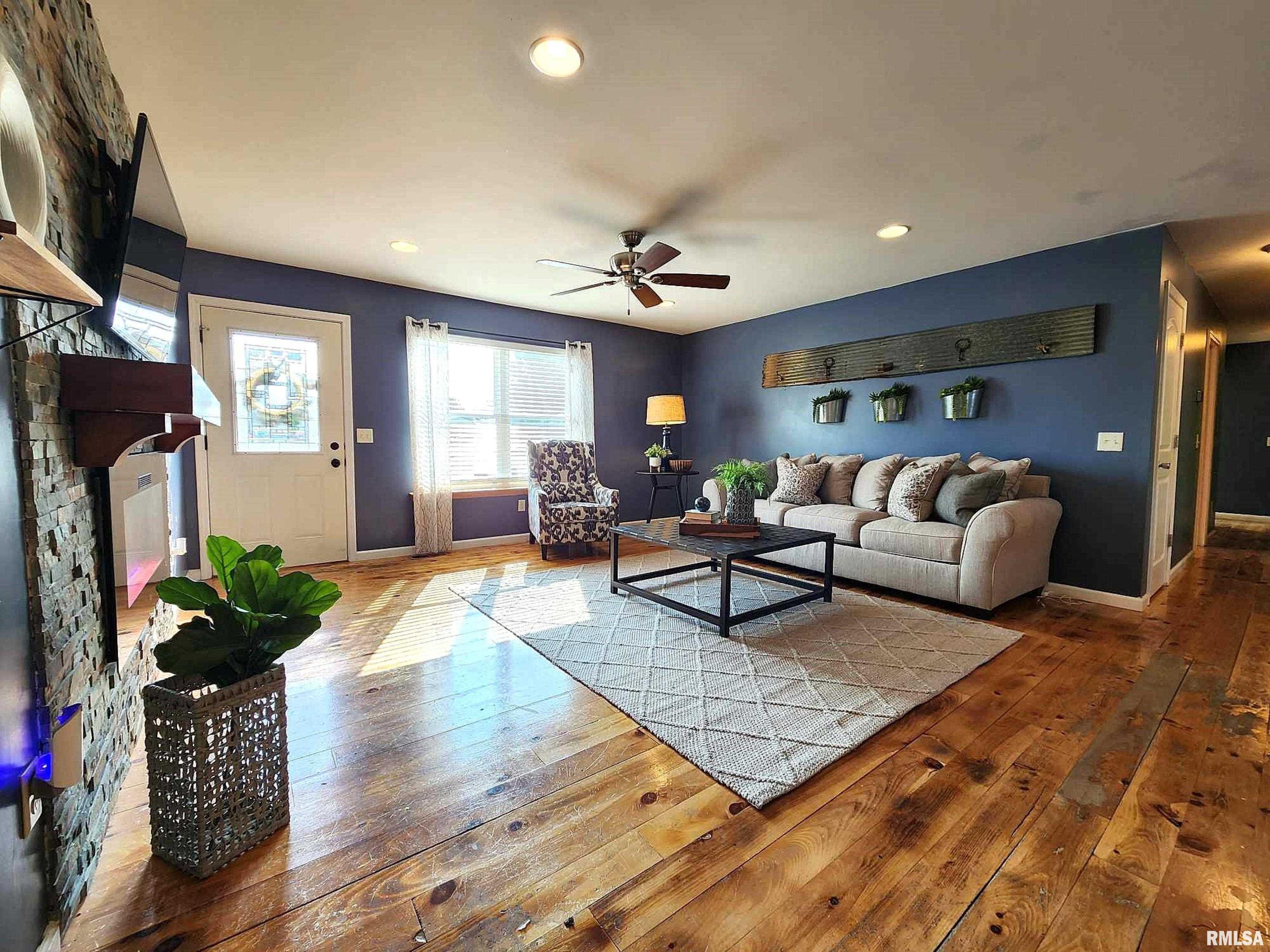 210 Bittersweet Street Payson, IL 62360 - Photo 3 of 33