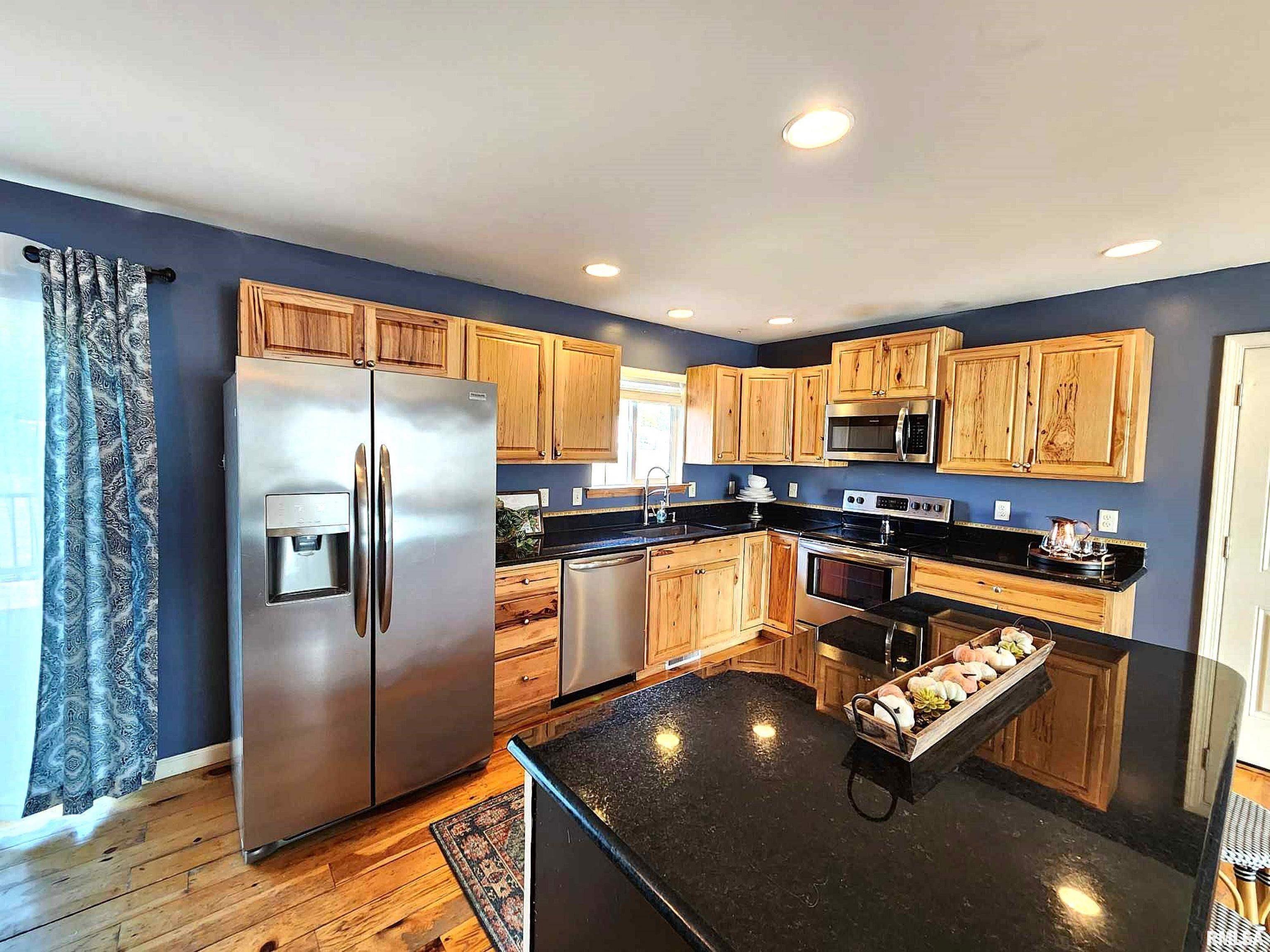 210 Bittersweet Street Payson, IL 62360 - Photo 4 of 33