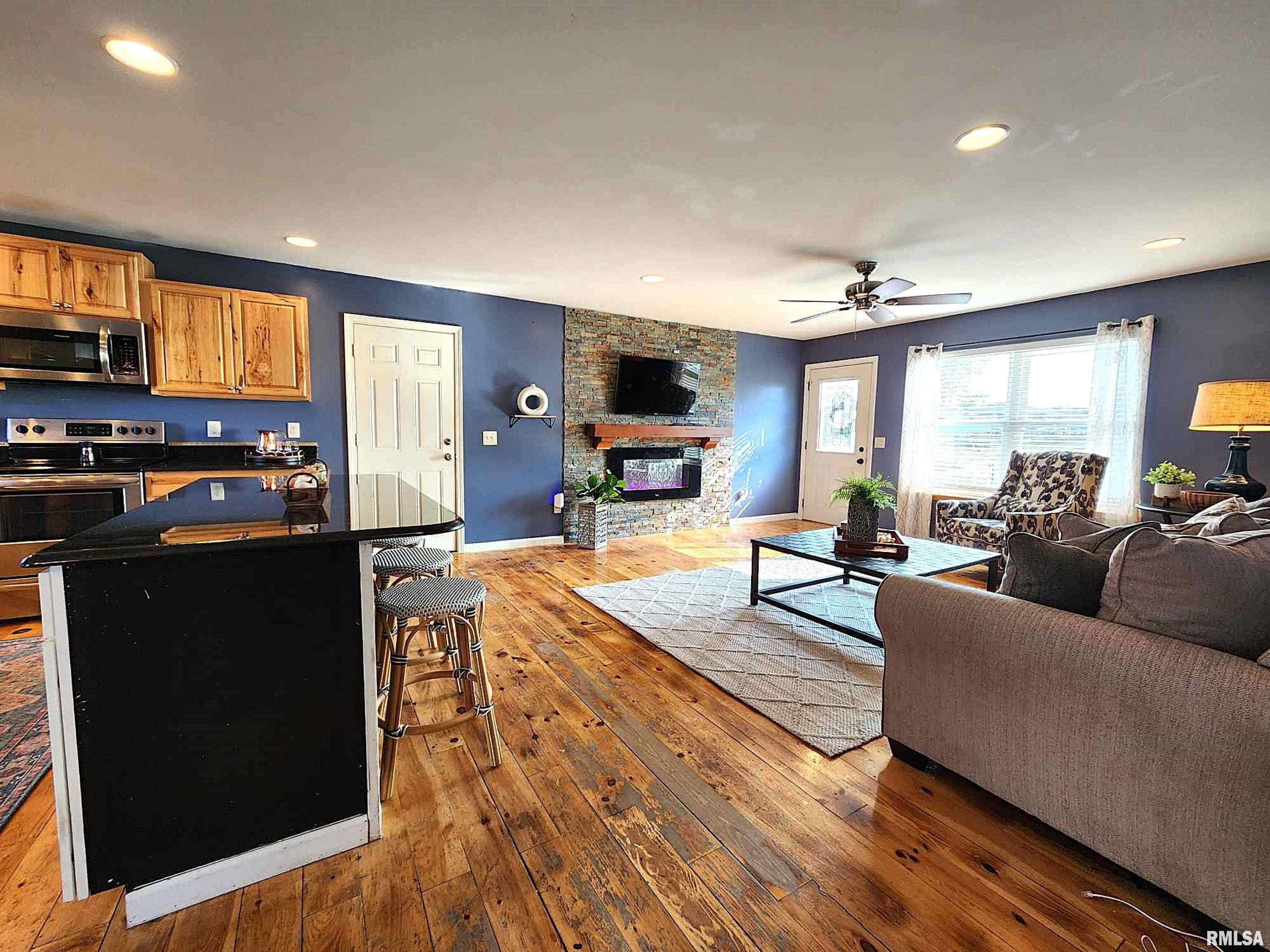 210 Bittersweet Street Payson, IL 62360 - Photo 5 of 33