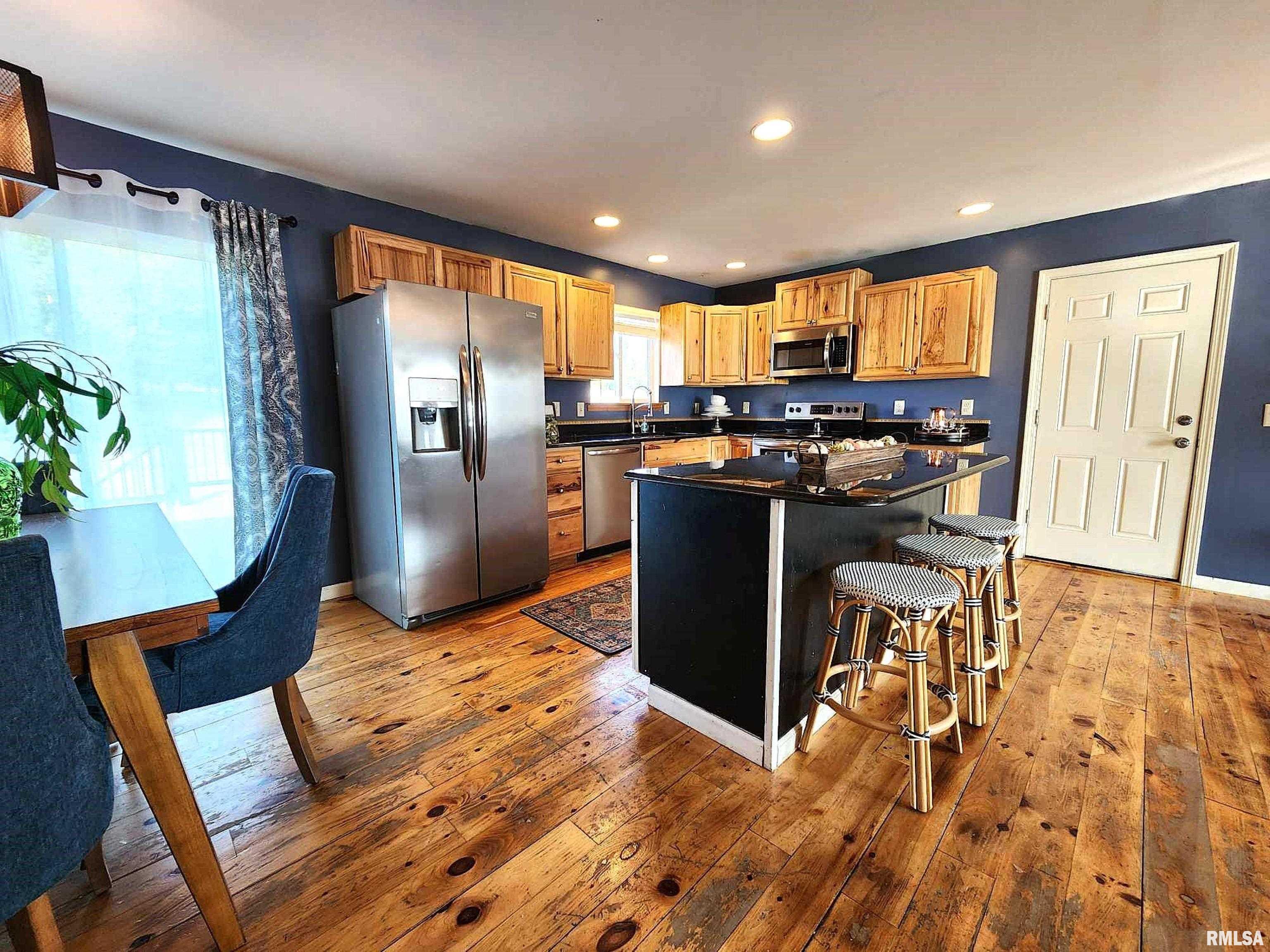 210 Bittersweet Street Payson, IL 62360 - Photo 7 of 33