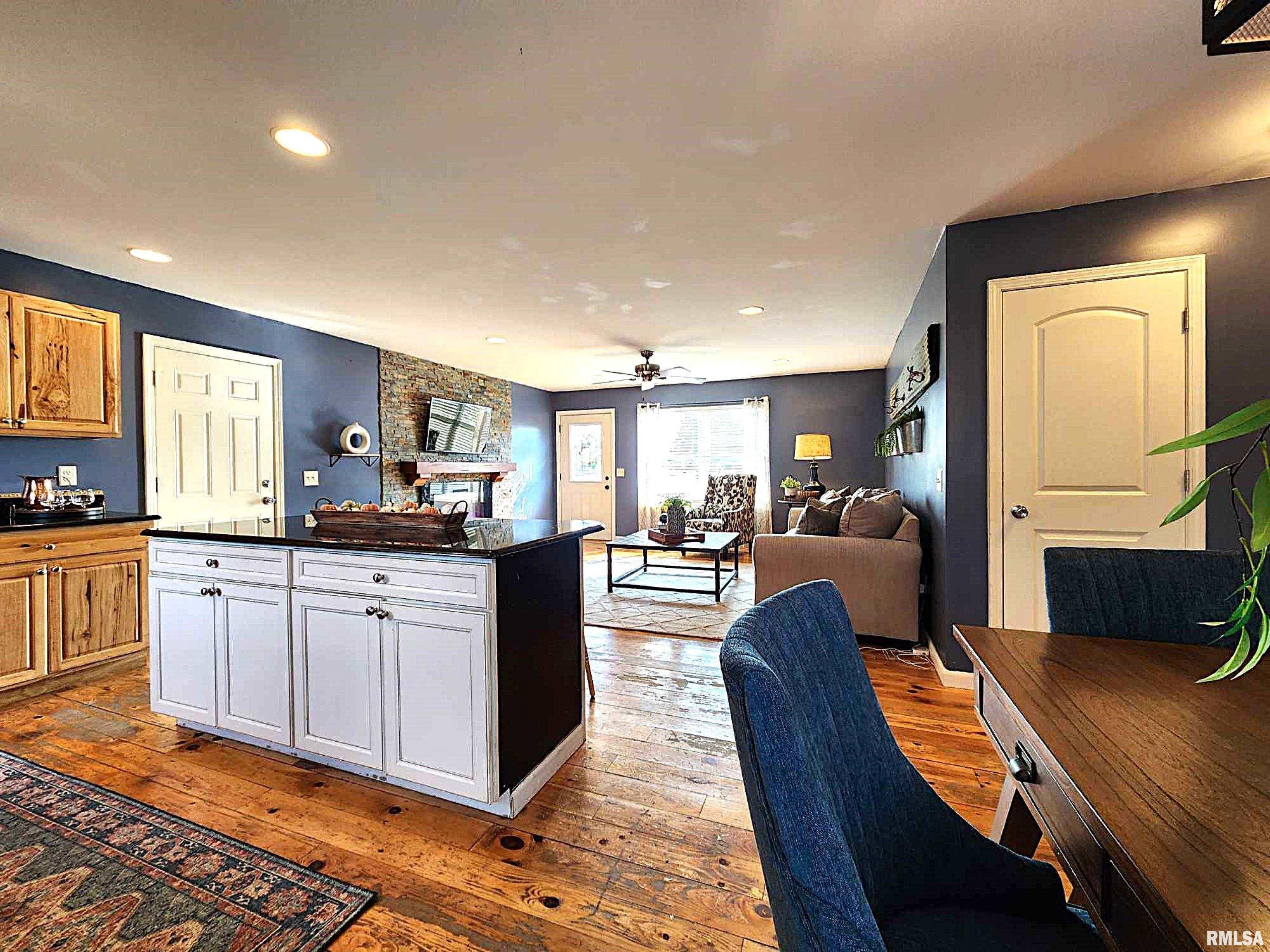 210 Bittersweet Street Payson, IL 62360 - Photo 8 of 33