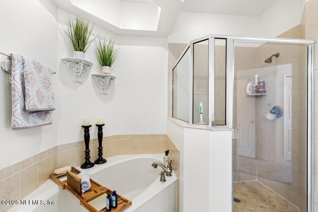 555 Hedgewood Drive St. Augustine, FL 32092 - Photo 20 of 70 a bathroom with a tub and shower