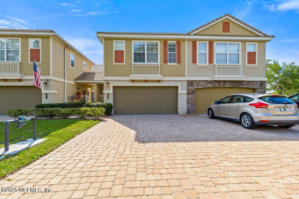 555 Hedgewood Drive St. Augustine, FL 32092 - Photo 3 of 70 a front view of a house with a yard
