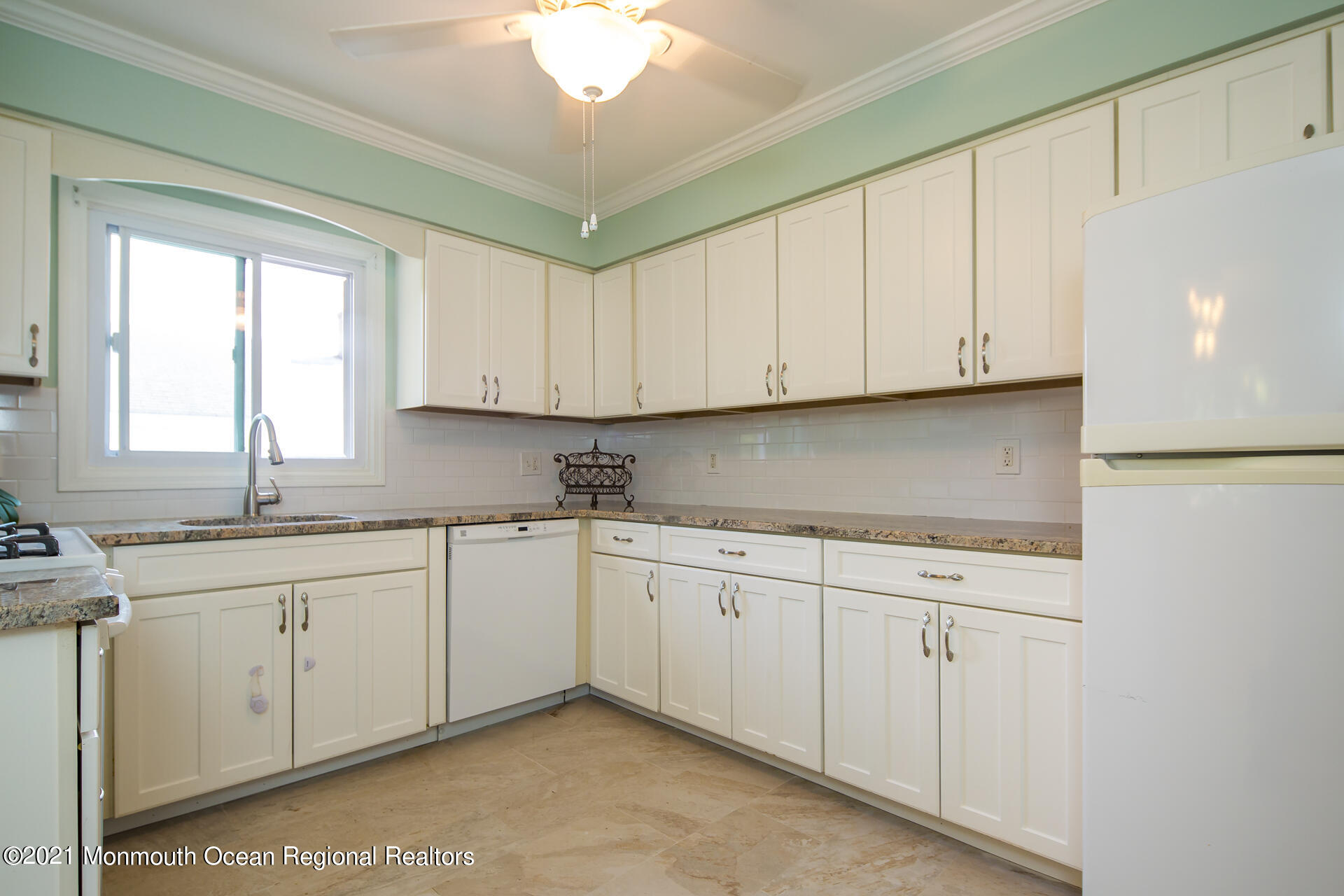 278 Spring Street, Unit B Red Bank, NJ 07701 - Photo 12 of 26 27_2nd floor-Kitchen