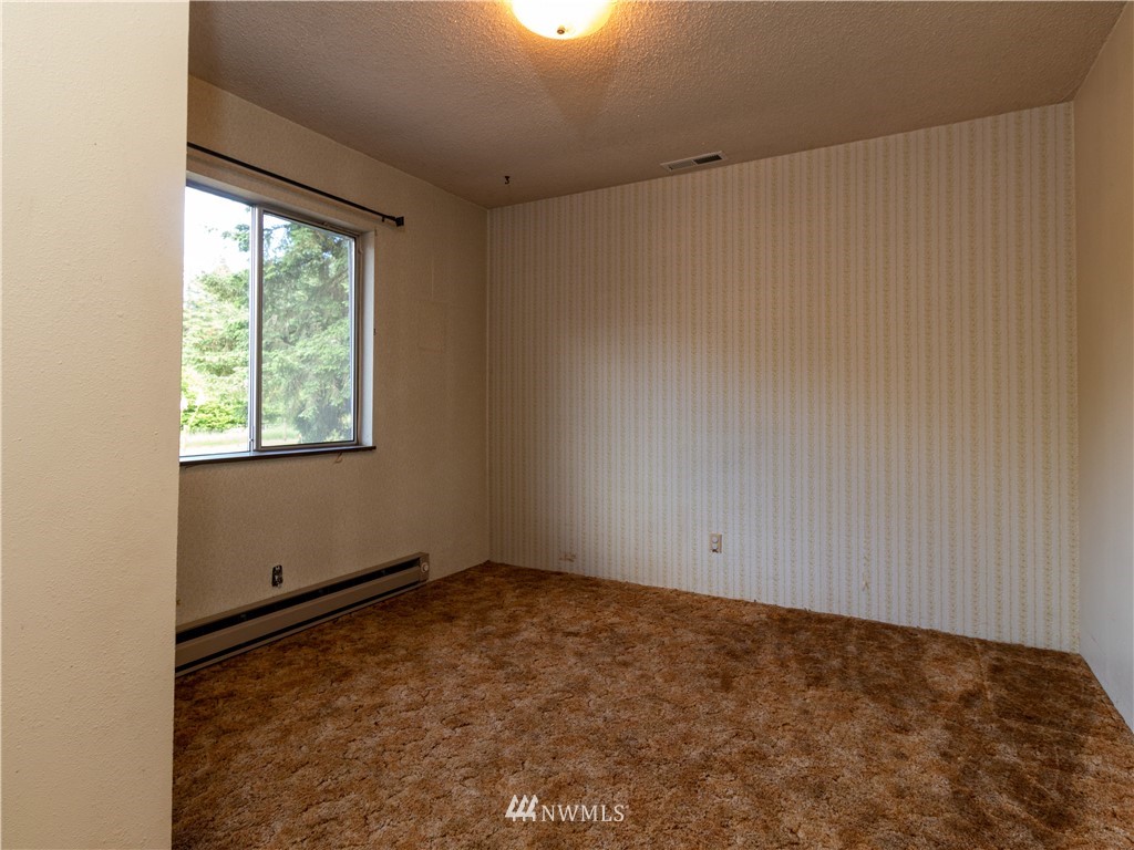 241 Cousins Road Chehalis, WA 98532 - Photo 14 of 27 a view of an empty room with a window