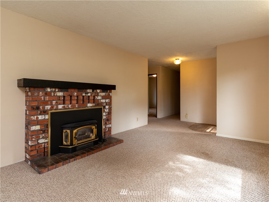 241 Cousins Road Chehalis, WA 98532 - Photo 4 of 27 a view of an empty room with a fireplace