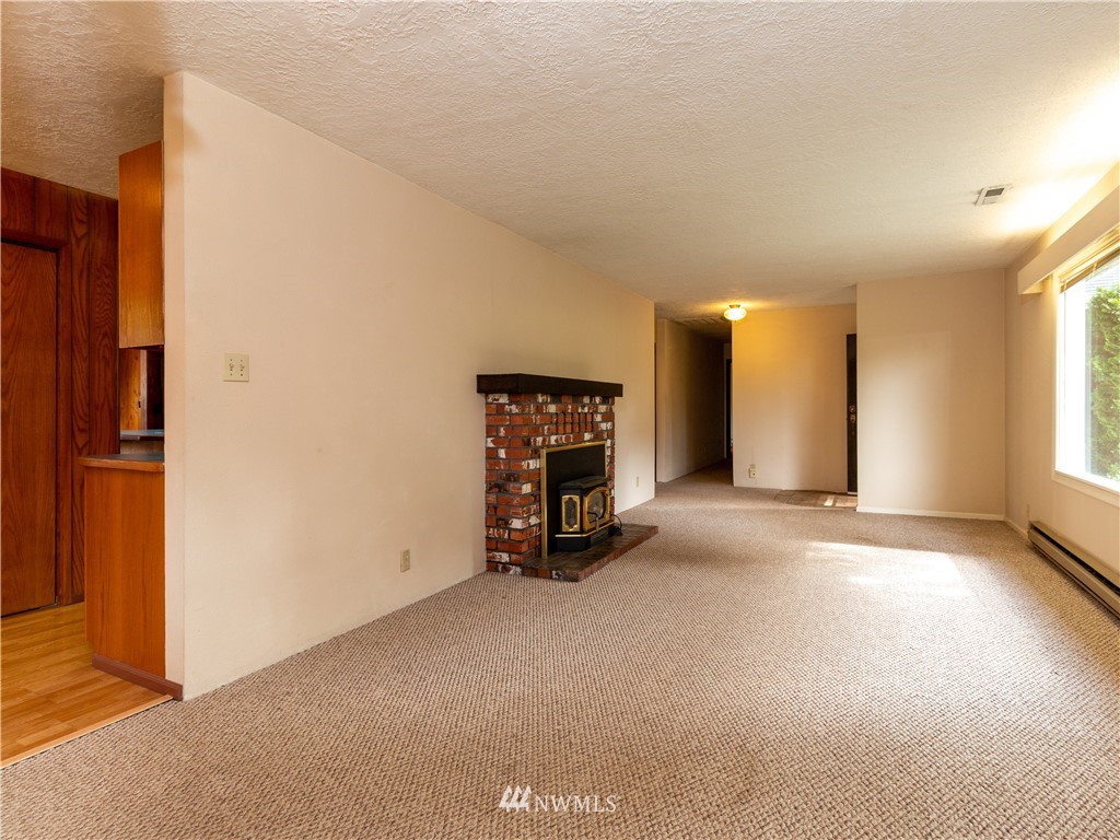 241 Cousins Road Chehalis, WA 98532 - Photo 5 of 27 a view of a livingroom with a staircase