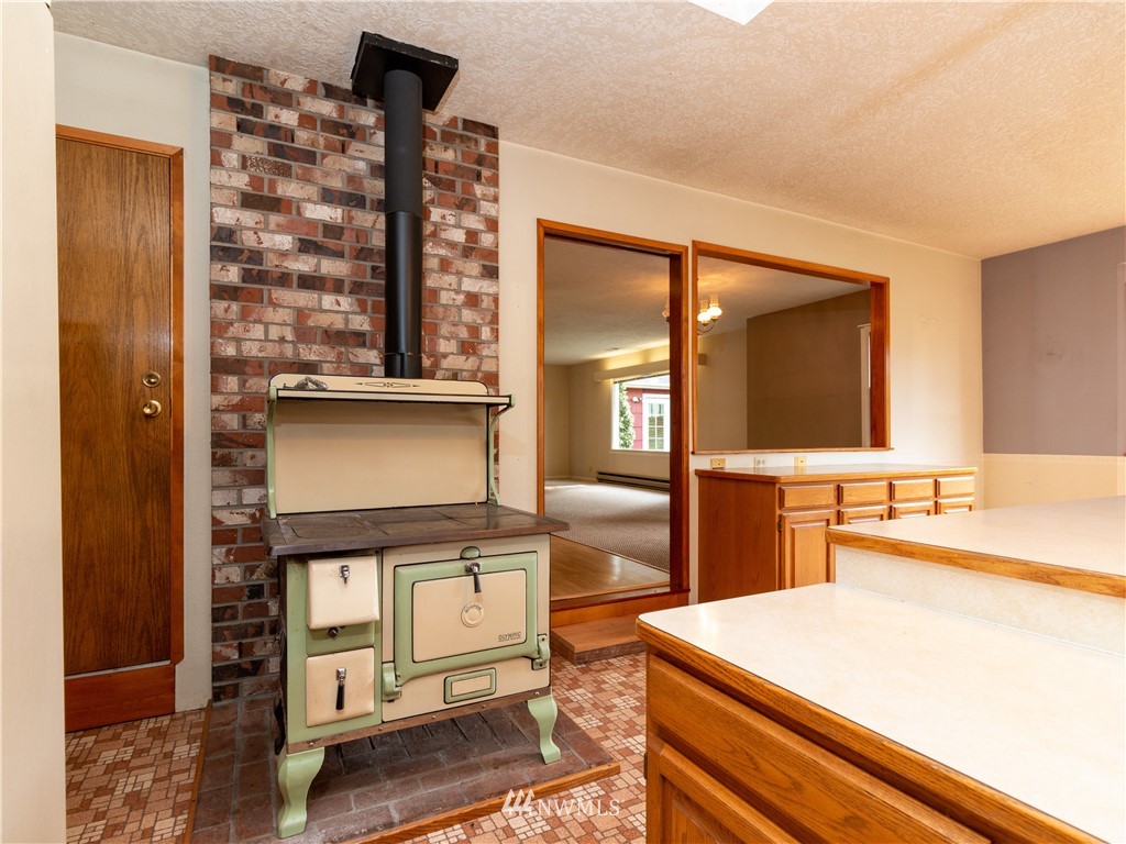 241 Cousins Road Chehalis, WA 98532 - Photo 8 of 27 a room with a table chairs and wooden floor