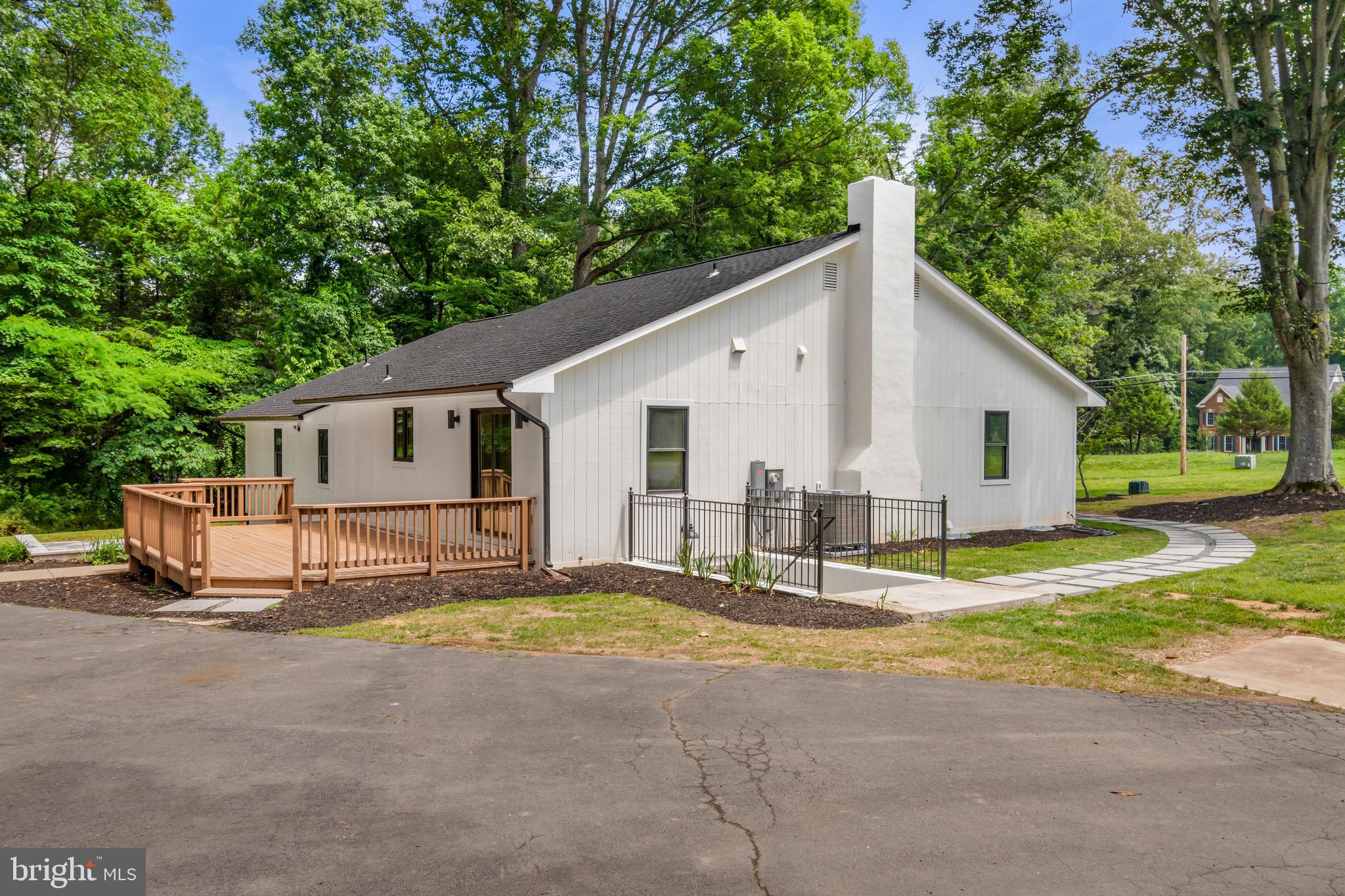 12365 Henderson Road Clifton, VA 20124 - Photo 9 of 21