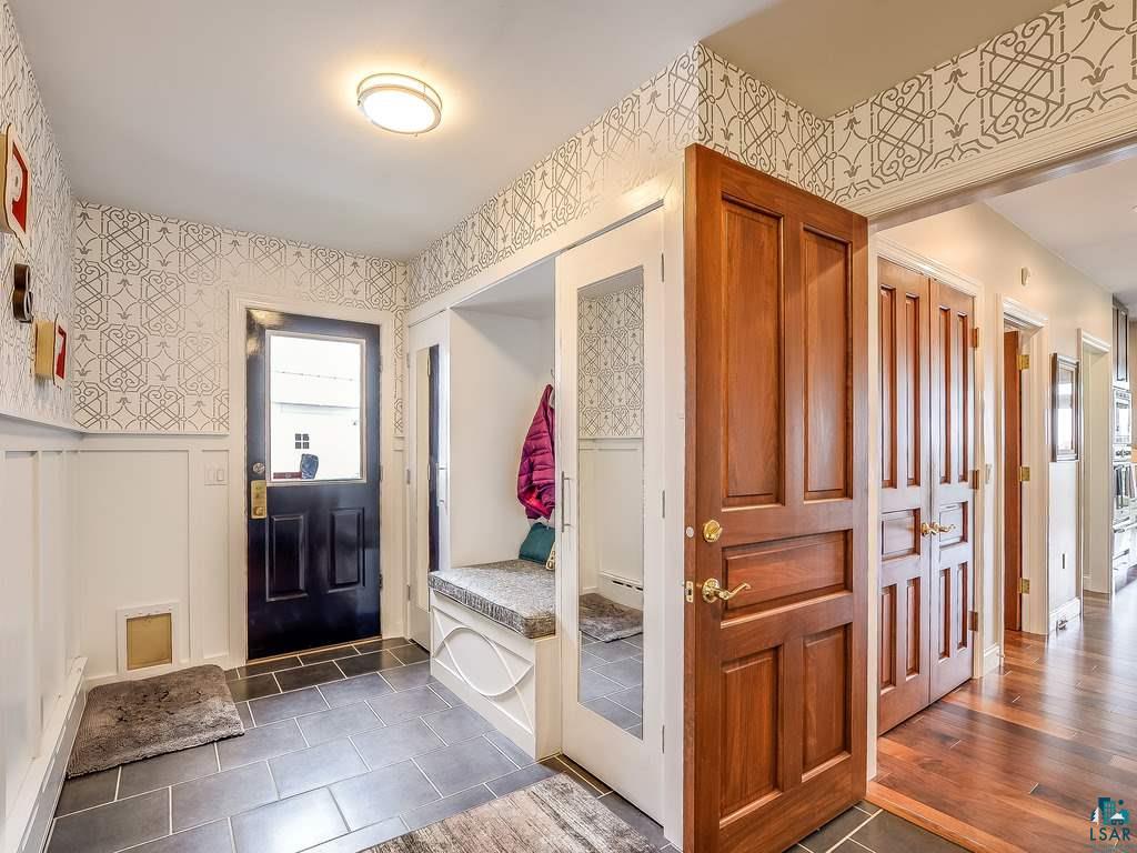 3727 North Ridge Road Duluth, MN 55804 - Photo 33 of 43 Back Mudroom