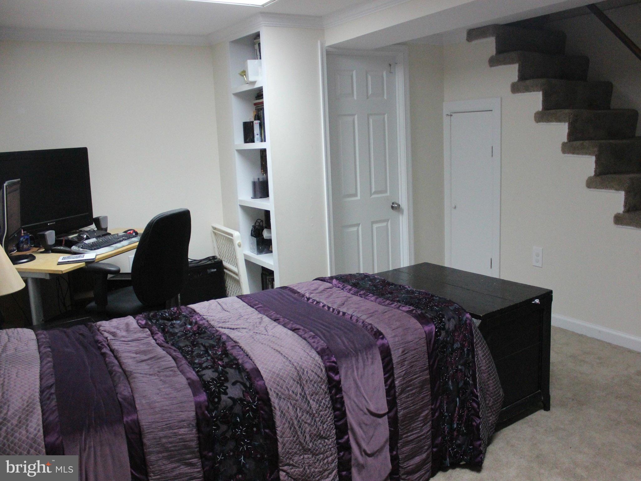 234 Arden Road West Baltimore, MD 21225 - Photo 20 of 26 a bedroom with a bed and the desk