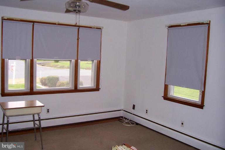 2301 Shannon Road Edgewood, MD 21040 - Photo 5 of 8 Living Room