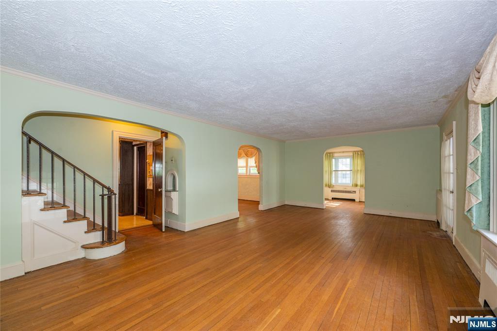 27 Glen Road West Orange, NJ 07052 - Photo 4 of 25