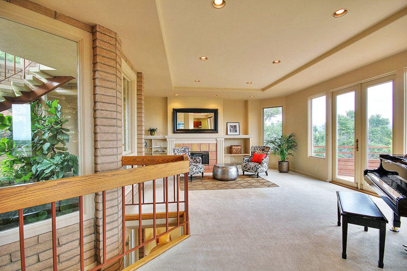 1132 Nirvana Road Santa Barbara, CA 93101 - Photo 17 of 38 First Family Room 2.jpg