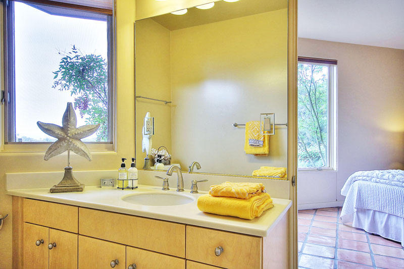 1132 Nirvana Road Santa Barbara, CA 93101 - Photo 31 of 38 3rd Full Bath 2.jpg