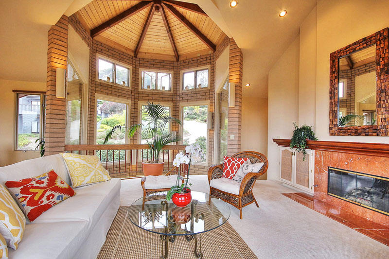 Living Room & Atrium.jpg