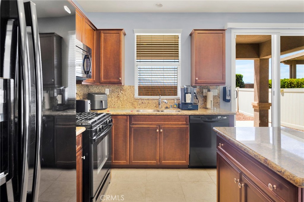 19459 Maple Creek Road Apple Valley, CA 92308 - Photo 19 of 51