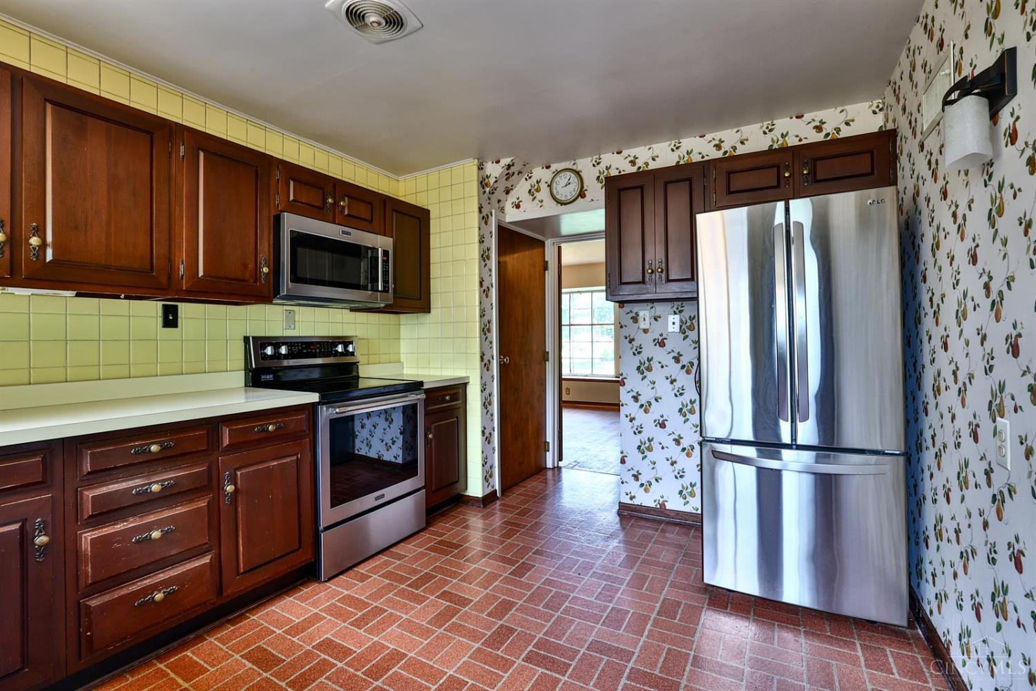 926 Reily Road Wyoming, OH 45215 - Photo 17 of 39