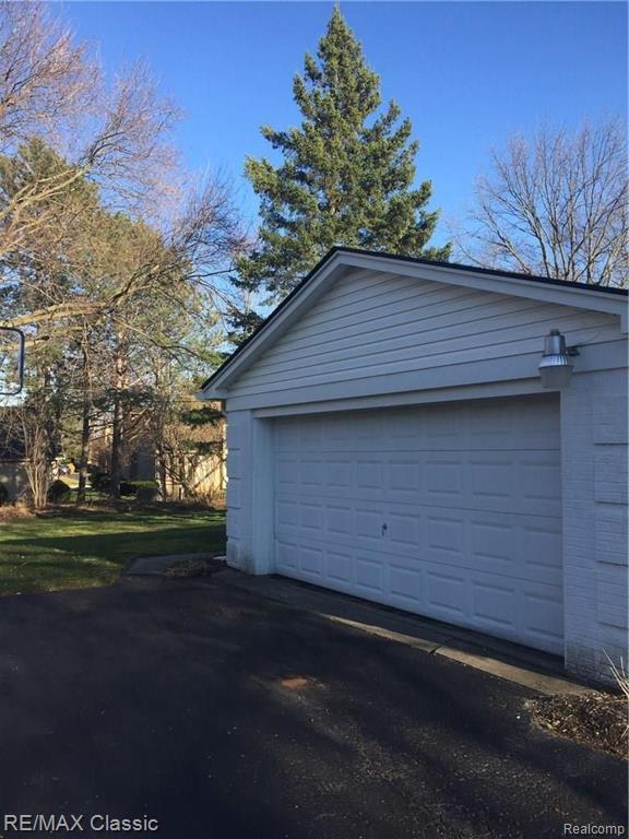 30012 Briarton Street Farmington, MI 48331 - Photo 3 of 48