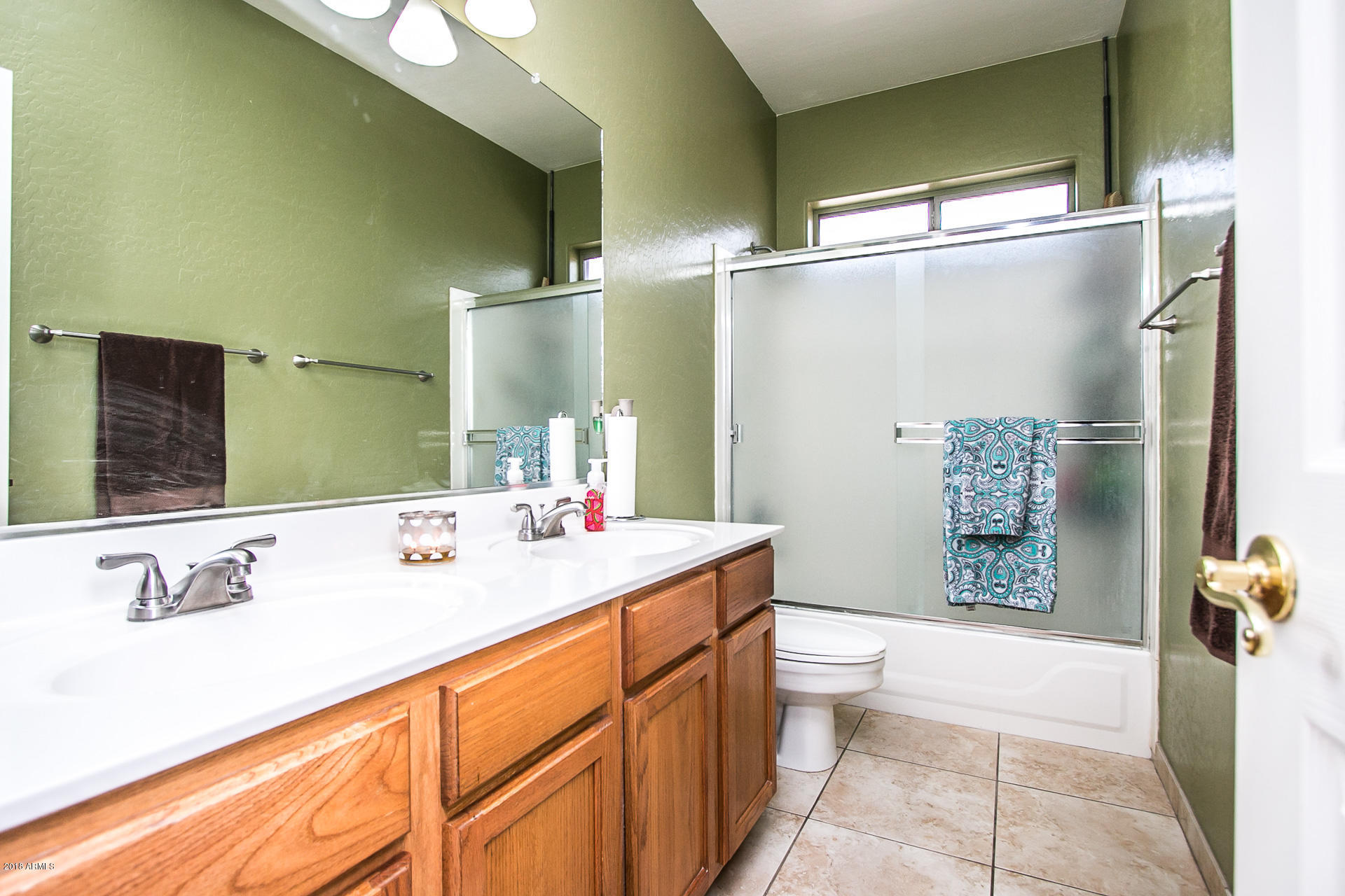 618 East Ranch Road Gilbert, AZ 85296 - Photo 26 of 32 a bathroom with a sink a toilet and shower