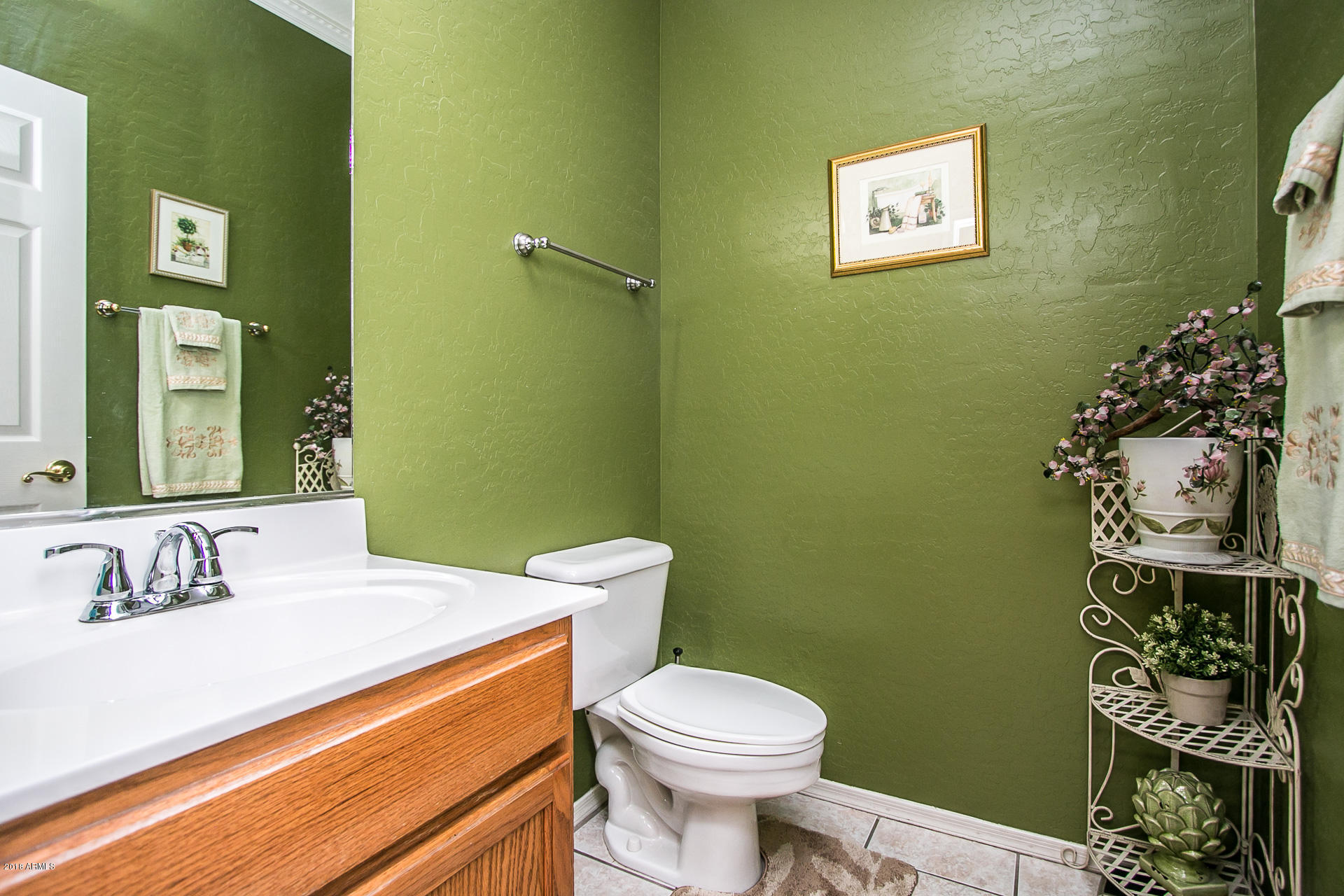 618 East Ranch Road Gilbert, AZ 85296 - Photo 8 of 32 a bathroom with a sink mirror vanity and toilet