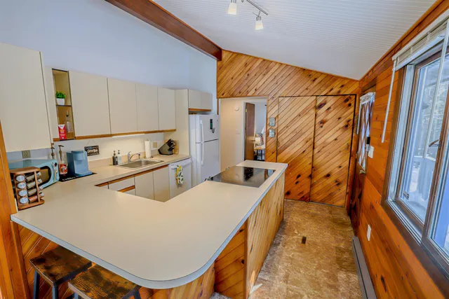 $449,900 | 4 North Shore Drive, Barnstead, NH 03225