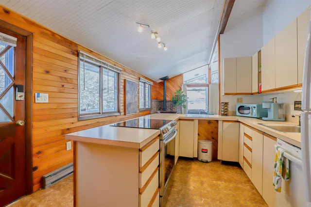 $449,900 | 4 North Shore Drive, Barnstead, NH 03225