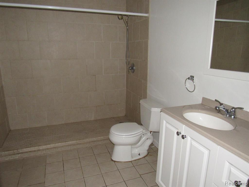 821 Kettering Avenue Pontiac, MI 48340 - Photo 12 of 18