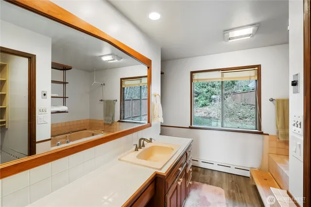 $1,100,000 | 20505 12th Street East, Lake Tapps, WA 98391