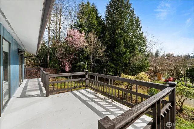 $1,100,000 | 20505 12th Street East, Lake Tapps, WA 98391