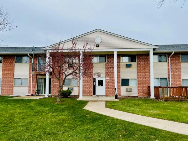 $175,000 | 1577 Jill Court, Unit 202, Glendale Heights, IL 60139