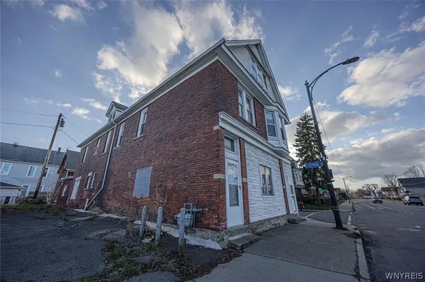 $2,000 | 901 South Park Avenue, Buffalo, NY 14210