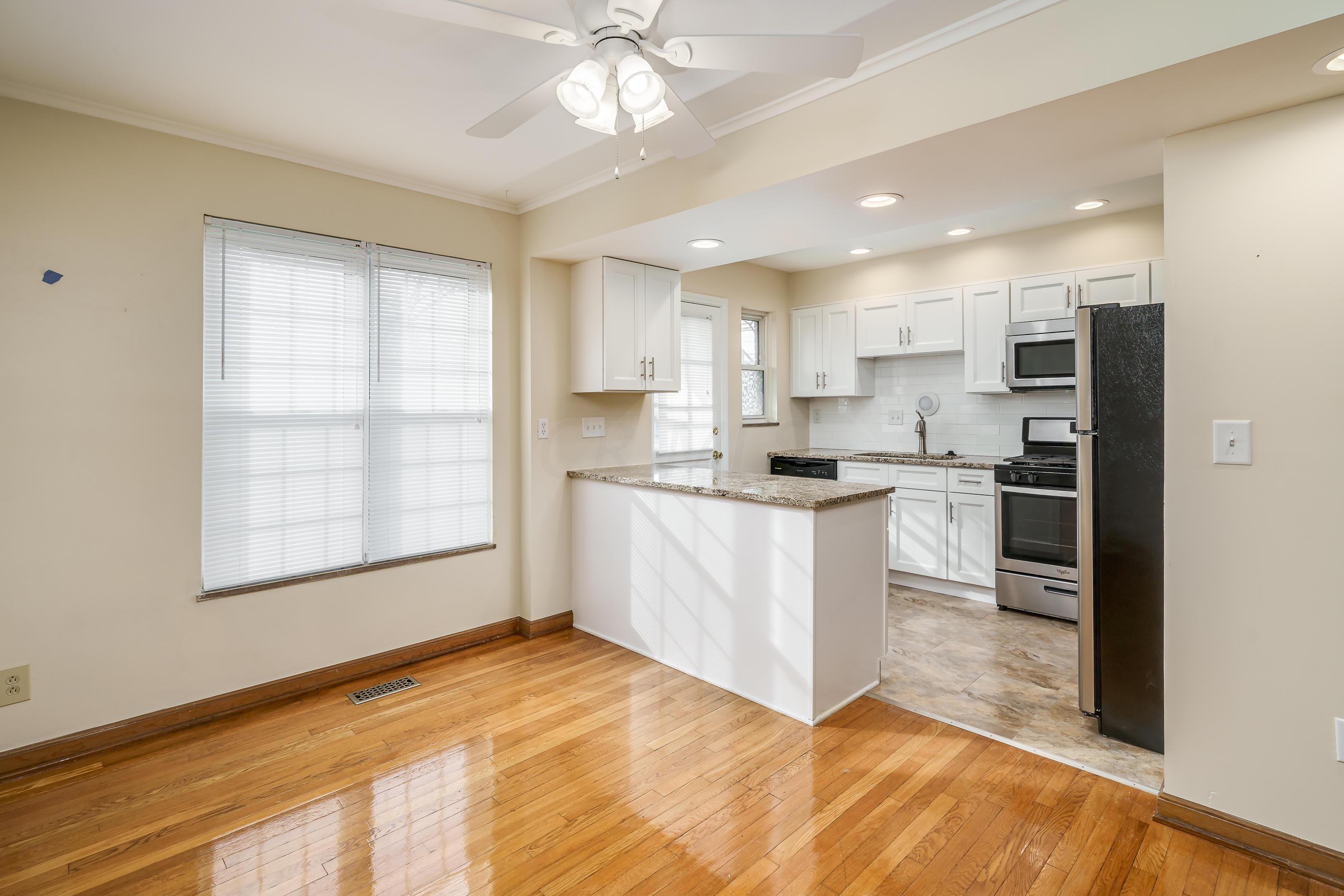 2073 Ridgeview Road Columbus, OH 43221 - Photo 8 of 26 2073 Ridgeview Rd_MLS_08