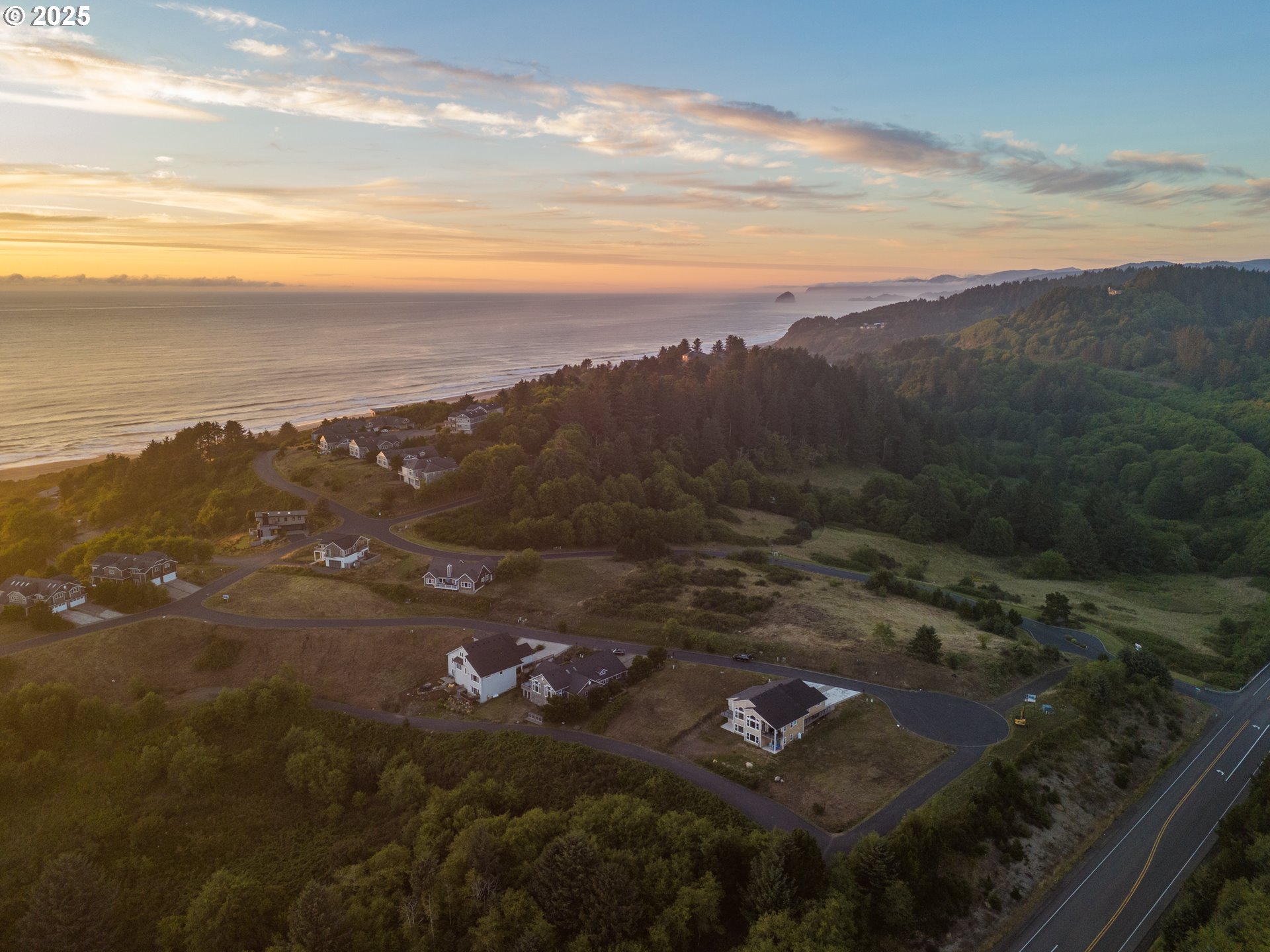 6485 Heron View Neskowin, OR 97149 - Photo 36 of 46 a view of city and mountain