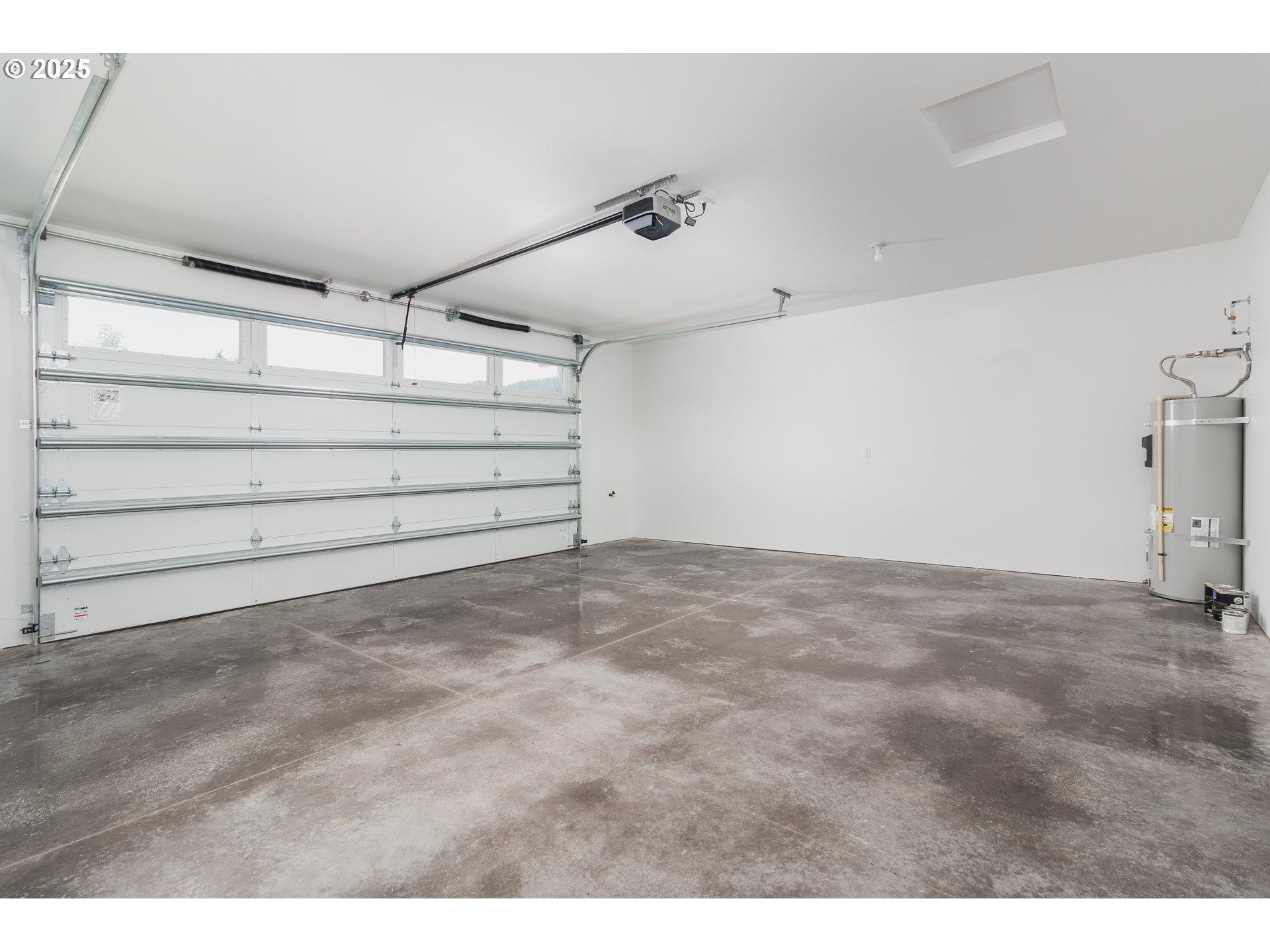 6485 Heron View Neskowin, OR 97149 - Photo 37 of 46 a view of a room with cabinet and mirrors