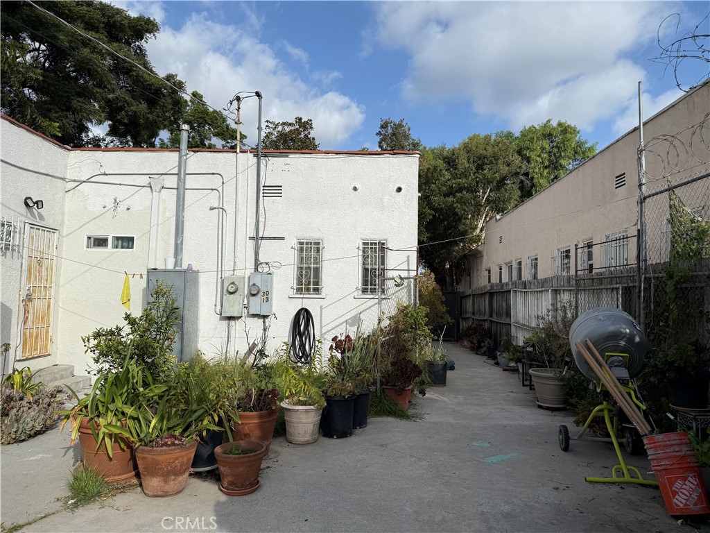3011 South Rimpau Boulevard Los Angeles, CA 90016 - Photo 2 of 4 a view of a street with potted plants