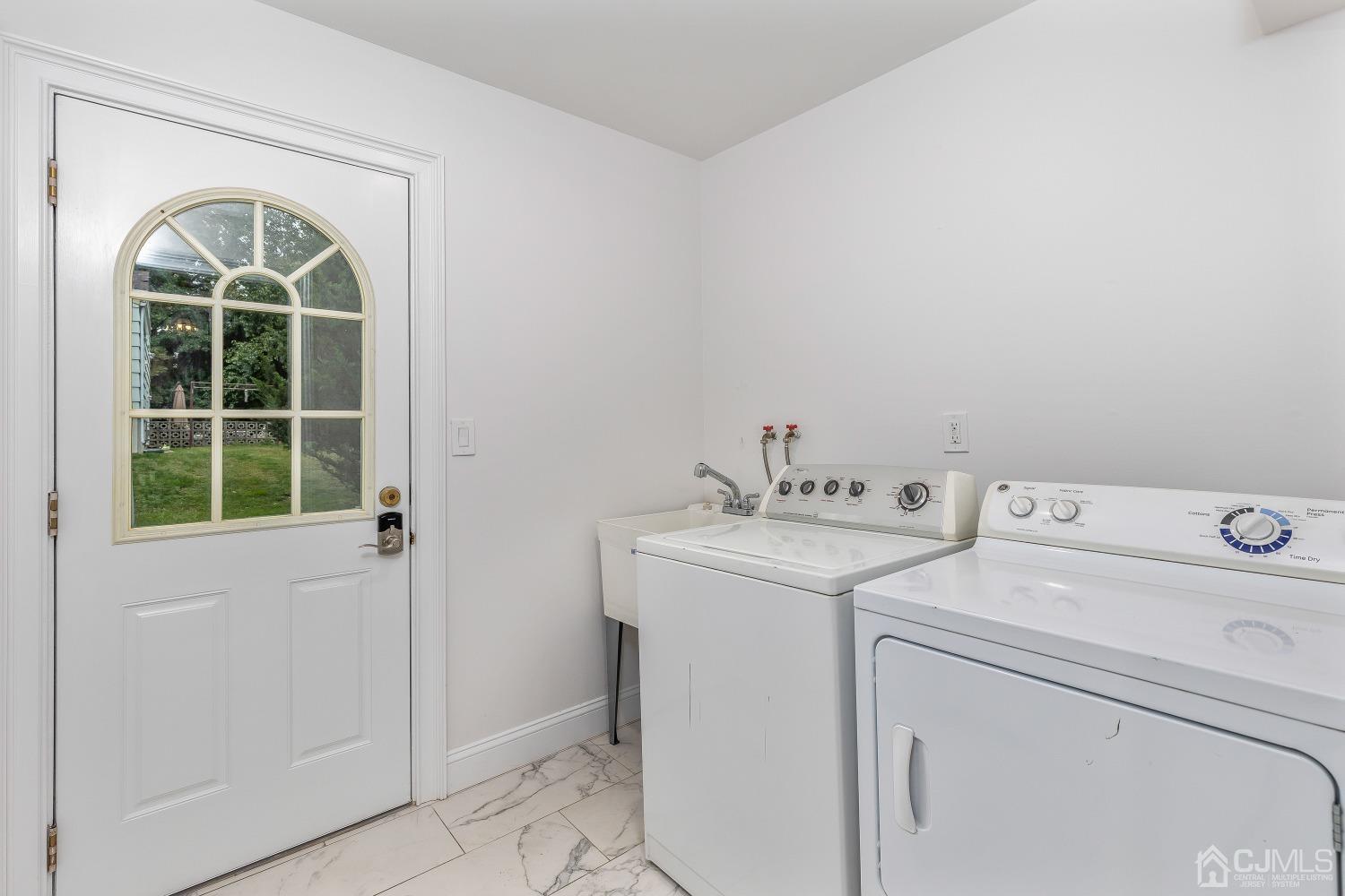 12 Annette Drive Edison, NJ 08820 - Photo 36 of 42 a utility room with dryer and washer