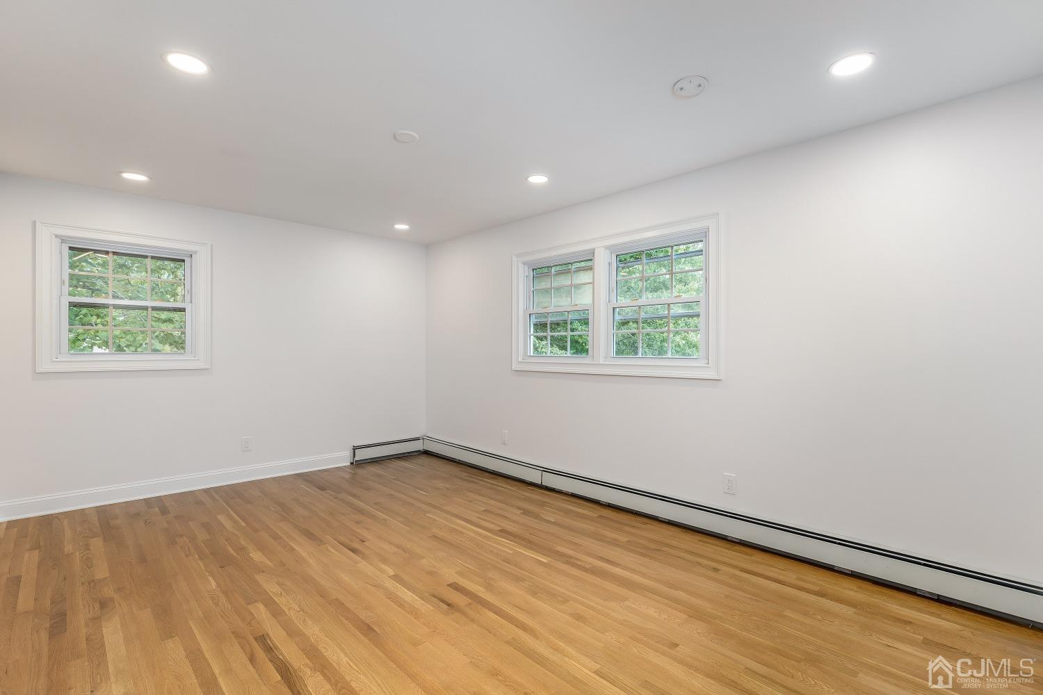 12 Annette Drive Edison, NJ 08820 - Photo 7 of 42 an empty room with a window