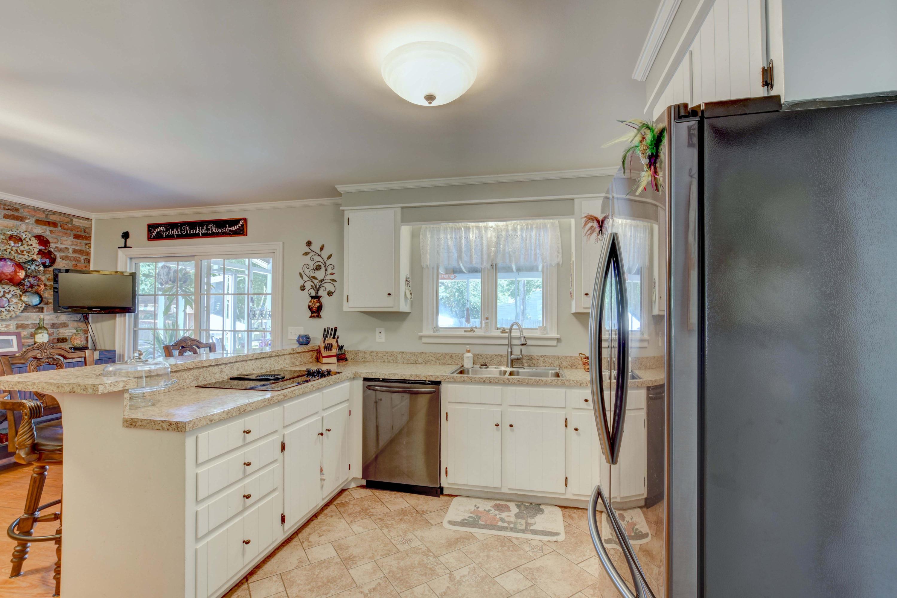 109 Almond Street Pinopolis, SC 29469 - Photo 18 of 49 Kitchen w breakfast bar